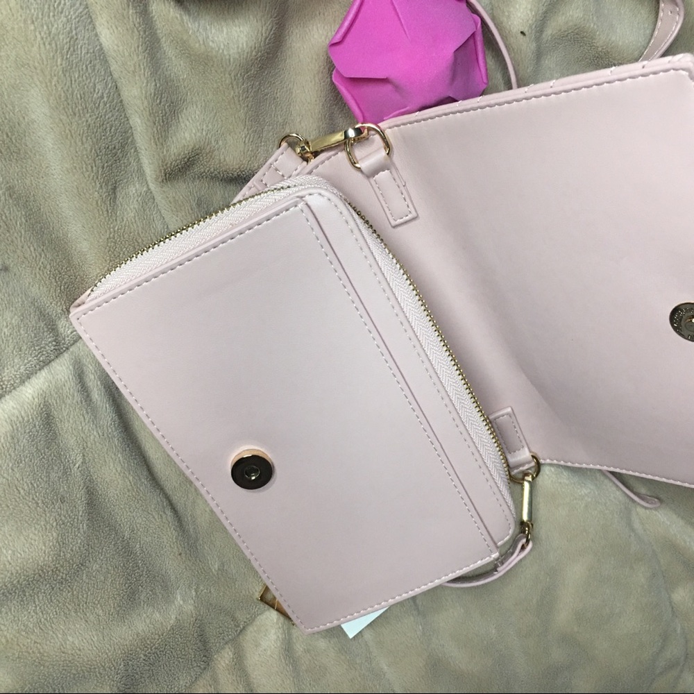 Francesca’s Light Pink Cross Body Purse - Picture 5 of 9